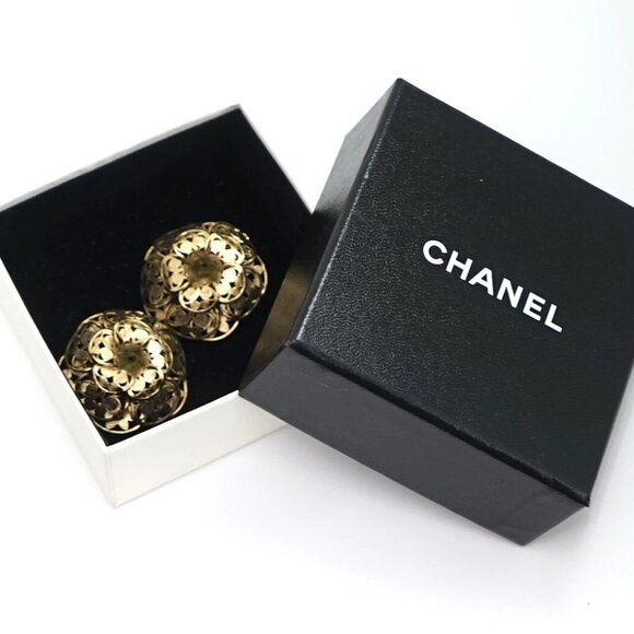 CHANEL CC Logo Green Gripoix Filigree Camellia Earrings Gold Tone 01A Auth w/Box - Picture 7 of 16